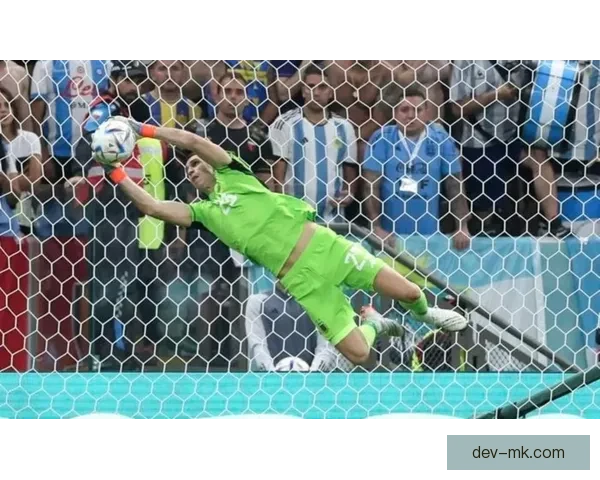 洛文美职联常规赛任意球直接破门精彩演绎球队制胜瞬间